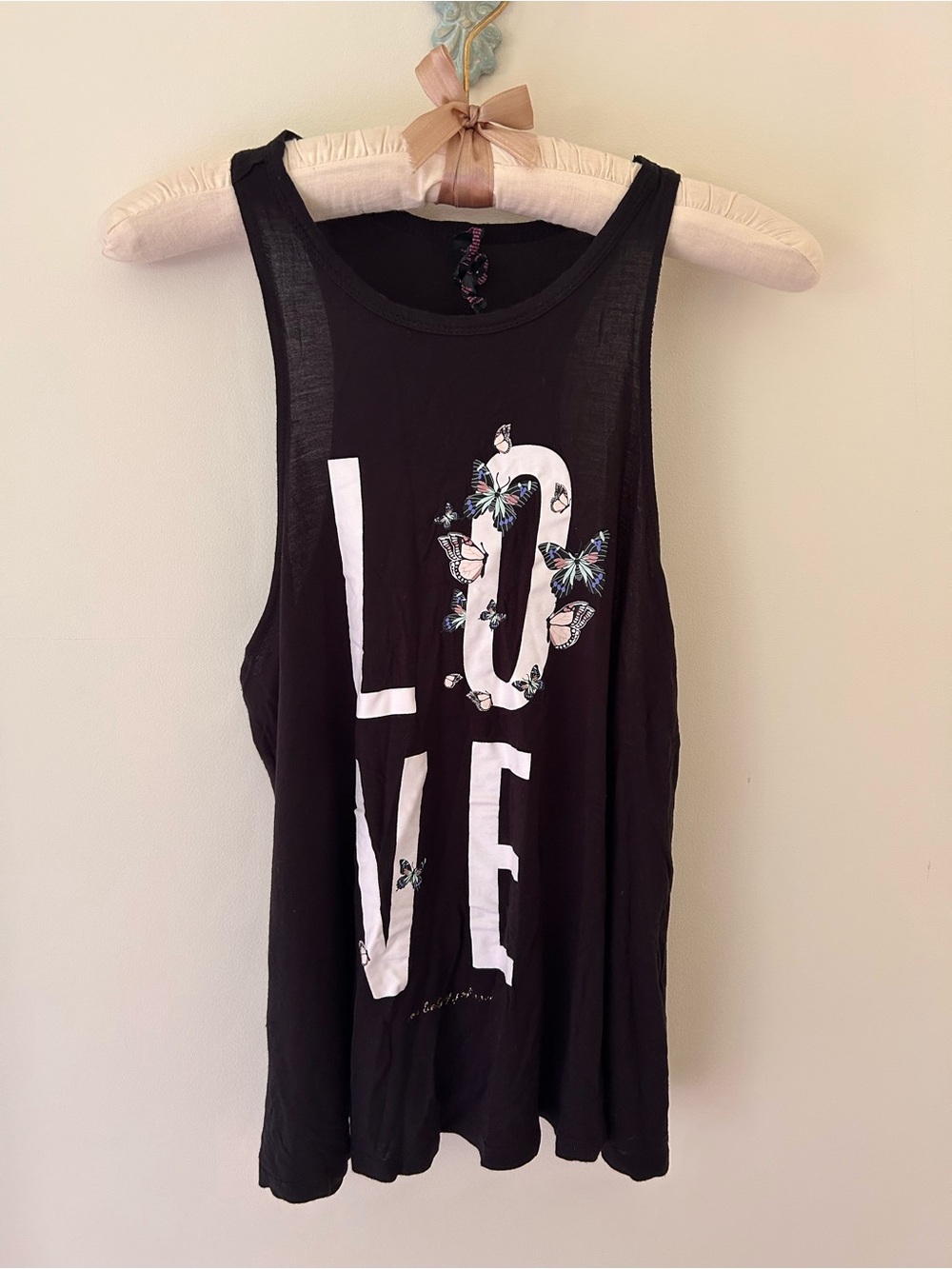 🦋 Betsey Johnson Racerback Tank with Butterflies 🦋
Size: XS
GUC (Slight Fading)